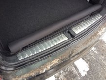 Textilné koberce do kufra auta s nášľapom Ford Kuga 2012 - 2019 Carfit (1476-kufr)